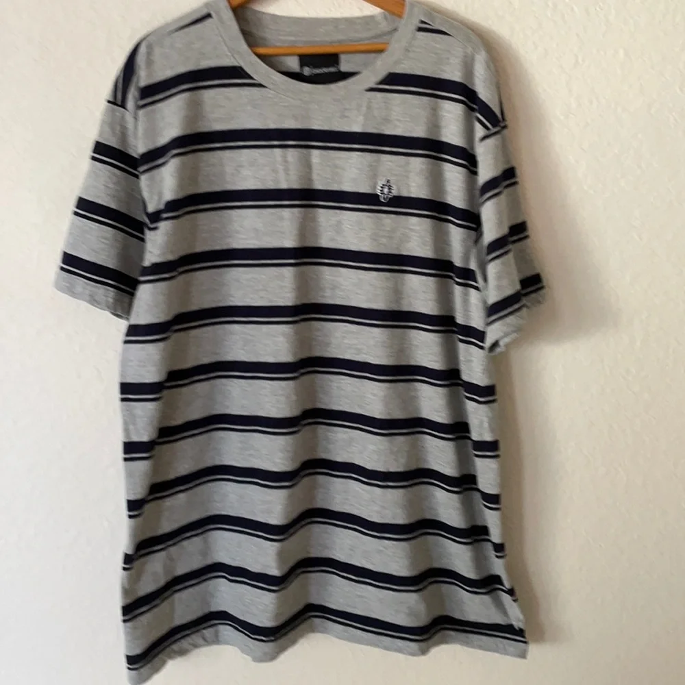 Akademiks Men’s Short Sleeve Striped Shirt Size 2XL - Picture 1 of 6